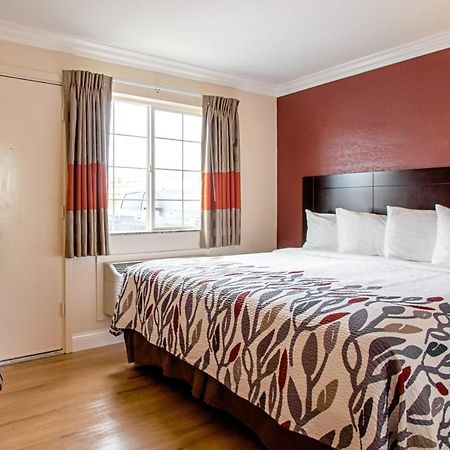 Red Roof Inn & Suites Monterey Esterno foto