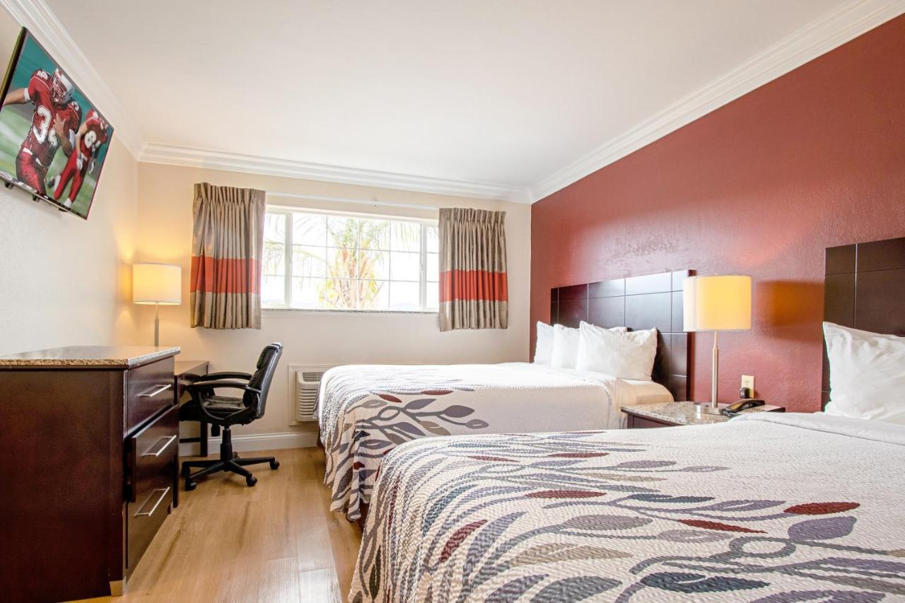 Red Roof Inn & Suites Monterey Esterno foto