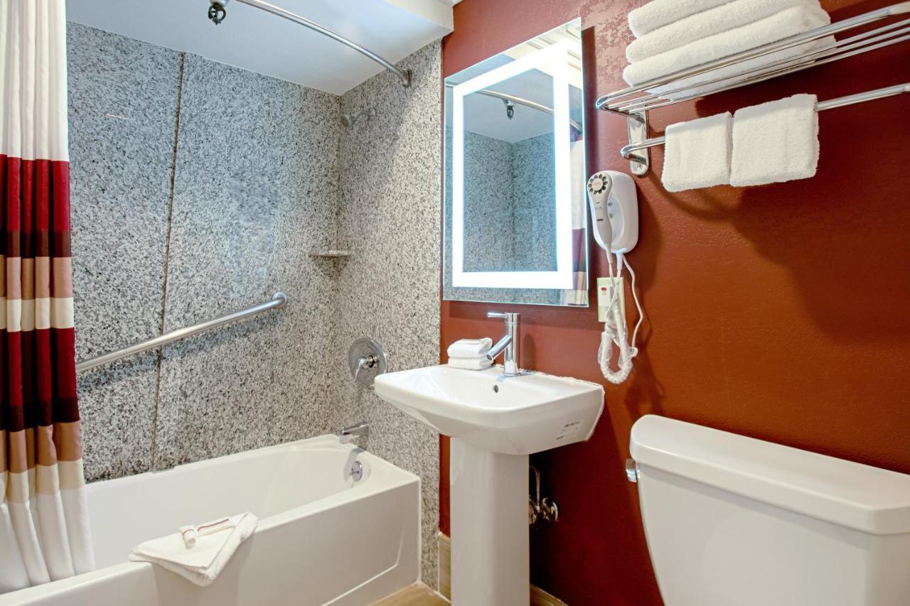 Red Roof Inn & Suites Monterey Esterno foto