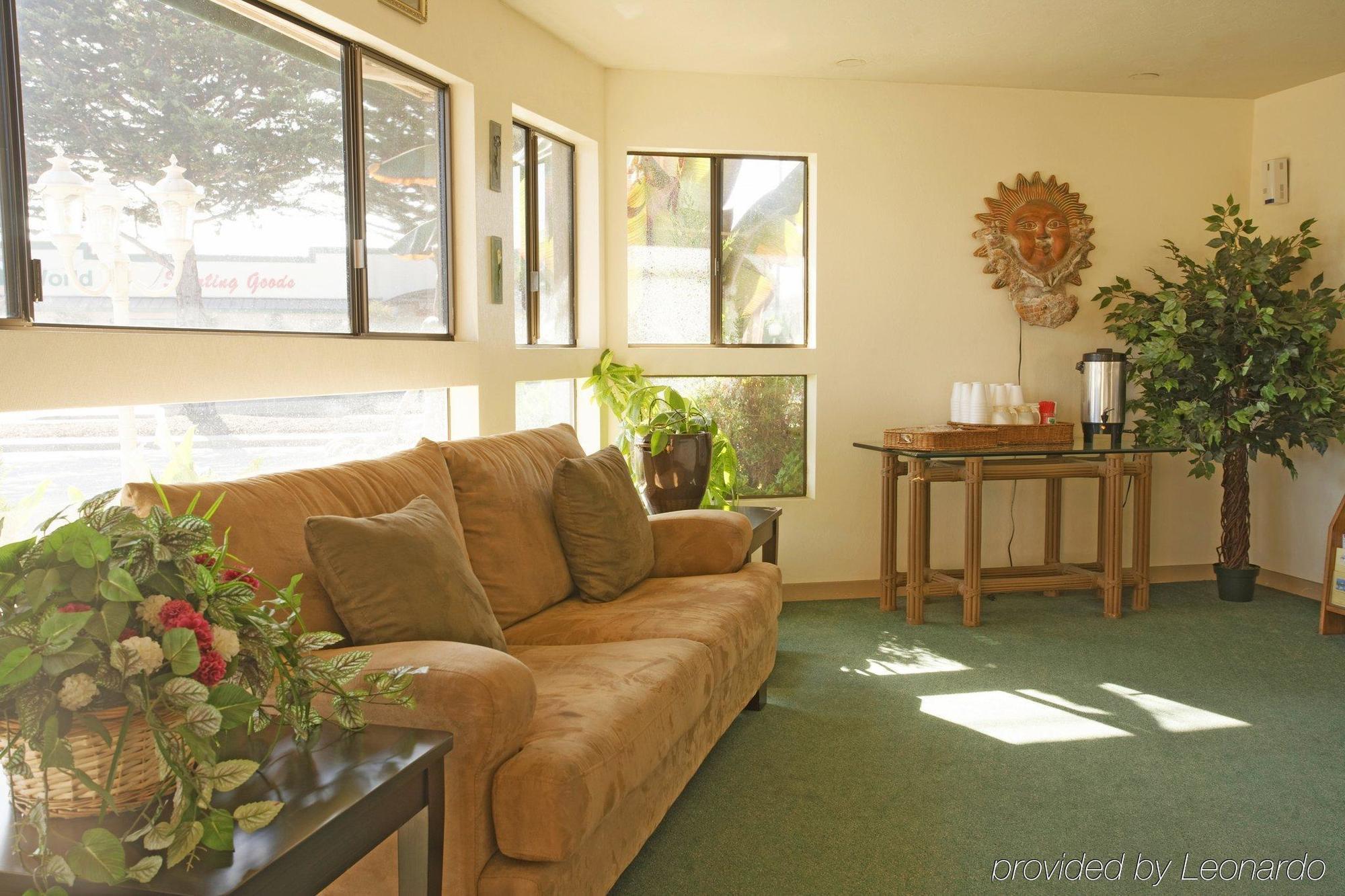 Red Roof Inn & Suites Monterey Interno foto
