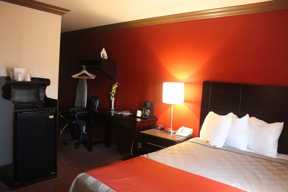 Red Roof Inn & Suites Monterey Esterno foto