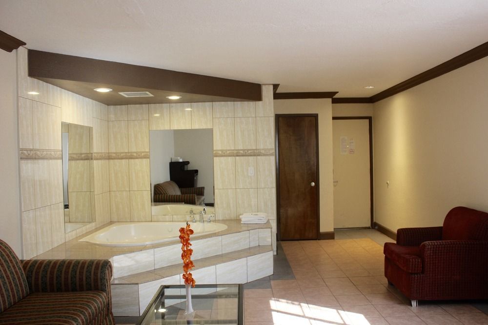 Red Roof Inn & Suites Monterey Esterno foto