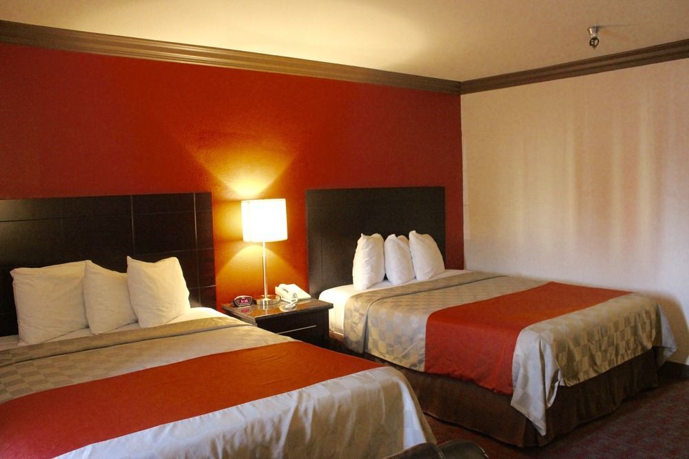 Red Roof Inn & Suites Monterey Esterno foto