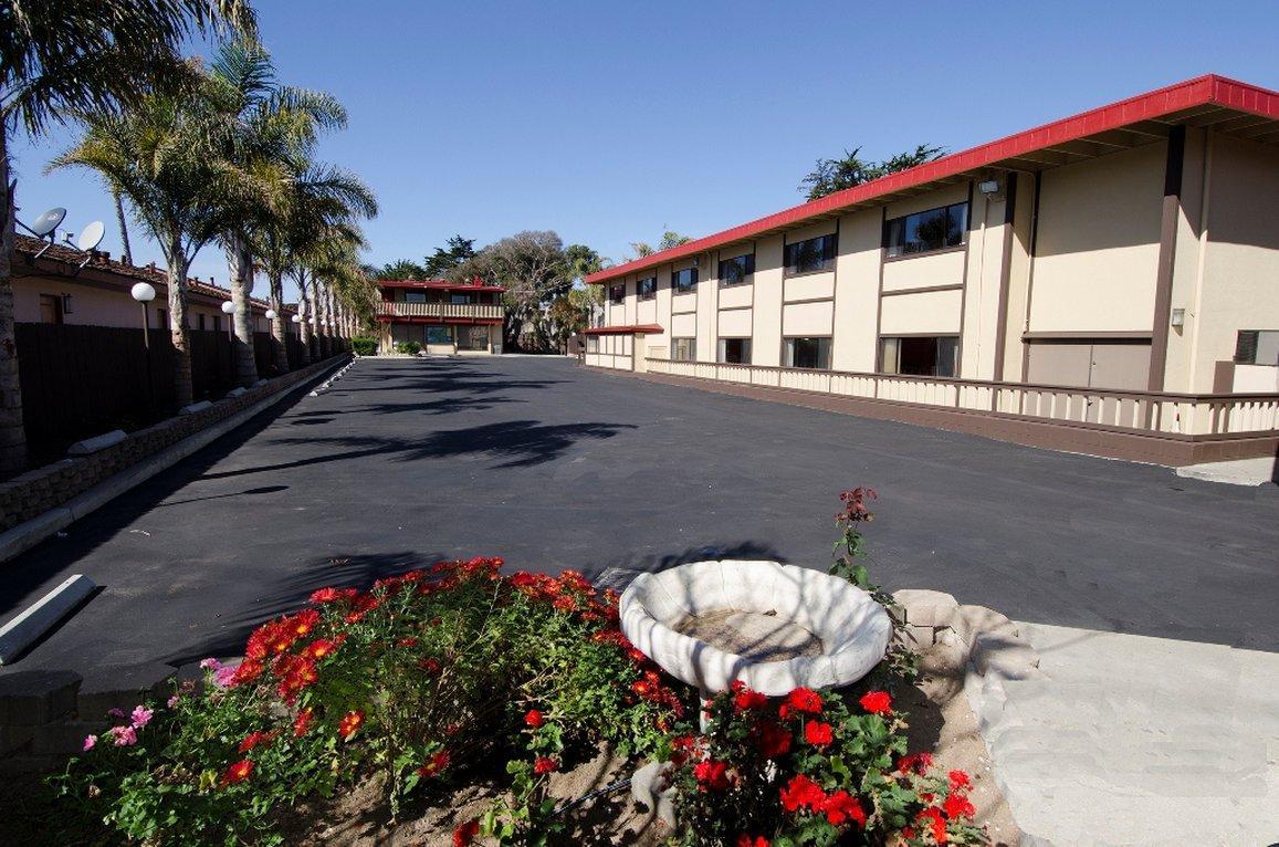 Red Roof Inn & Suites Monterey Esterno foto