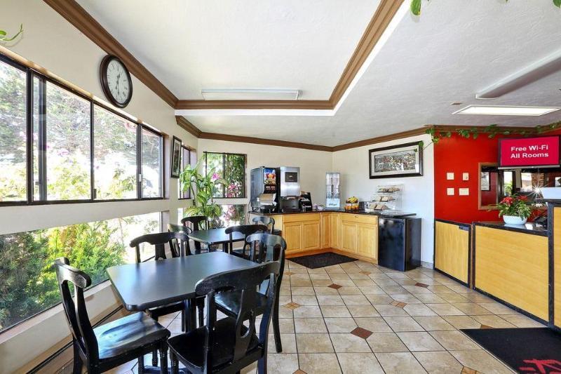 Red Roof Inn & Suites Monterey Esterno foto